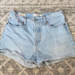 Levi wedgie shorts